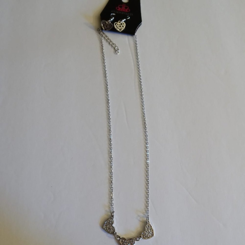 Paparazzi Another Love Story Silver Three Dainty Heart Necklace Valentines!